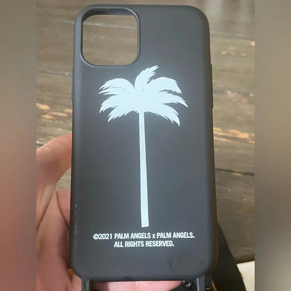 - Palm Angels
Palm Angels Black Palm Tree iPhone 11 Pro Case - Picture 3 of 7